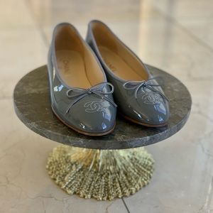 CHANEL Grey/Silver Patent Leather Ballet Flats